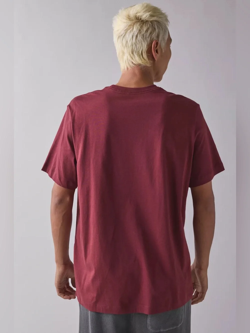 NWT Nike Sportswear Club Tee